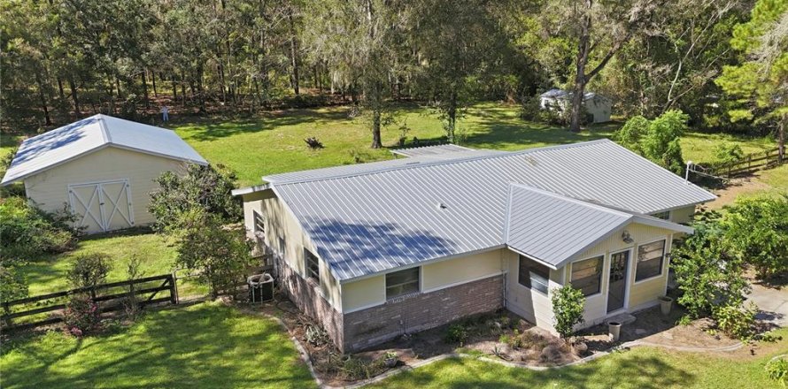 Villa ou maison à Dunnellon, Floride 4 chambres, 213.4 m2 № 2427491