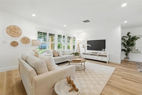Casa en venta en Saint Petersburg, Florida, 4 dormitorios, 179.3 m2 № 1844506 - foto 10