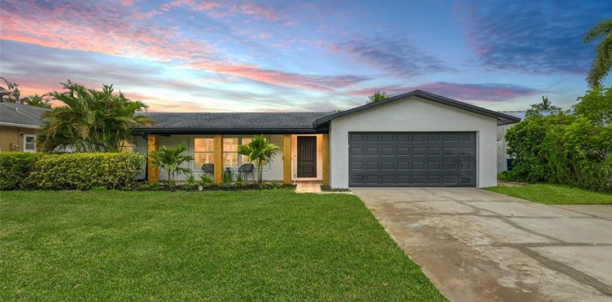 Casa en Saint Petersburg, Florida 4 dormitorios, 179.3 m2 № 1844506