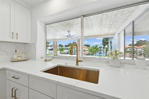 Casa en venta en Saint Petersburg, Florida, 4 dormitorios, 179.3 m2 № 1844506 - foto 20