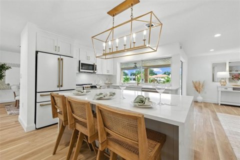 Casa en venta en Saint Petersburg, Florida, 4 dormitorios, 179.3 m2 № 1844506 - foto 2