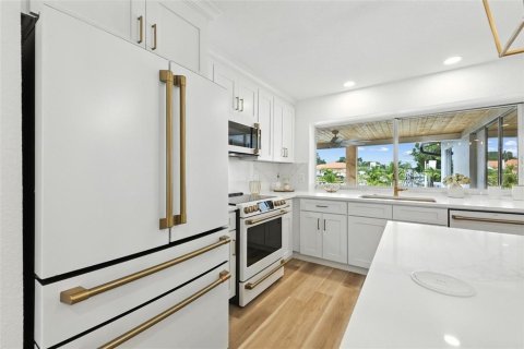 Casa en venta en Saint Petersburg, Florida, 4 dormitorios, 179.3 m2 № 1844506 - foto 18