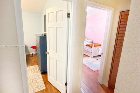 Townhouse in Pembroke Pines, Florida 3 bedrooms, 151.9 sq.m. № 1991463 - photo 24