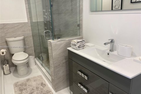 Condominio en alquiler en Hollywood, Florida, 2 dormitorios, 101.26 m2 № 1961222 - foto 18