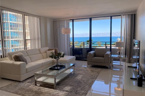 Condominio en alquiler en Hollywood, Florida, 2 dormitorios, 101.26 m2 № 1961222 - foto 3