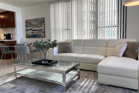 Condominio en alquiler en Hollywood, Florida, 2 dormitorios, 101.26 m2 № 1961222 - foto 11