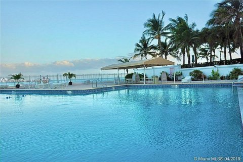 Condominio en alquiler en Hollywood, Florida, 2 dormitorios, 101.26 m2 № 1961222 - foto 2