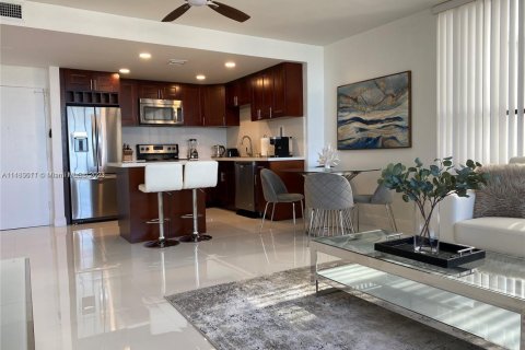 Condominio en alquiler en Hollywood, Florida, 2 dormitorios, 101.26 m2 № 1961222 - foto 9