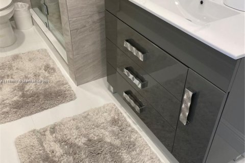 Condominio en alquiler en Hollywood, Florida, 2 dormitorios, 101.26 m2 № 1961222 - foto 16