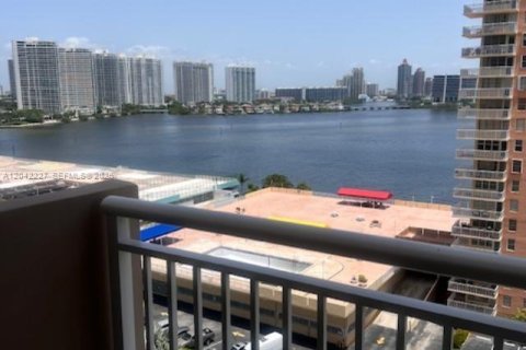 Condo in Sunny Isles Beach, Florida, 2 bedrooms № 2186156 - photo 23