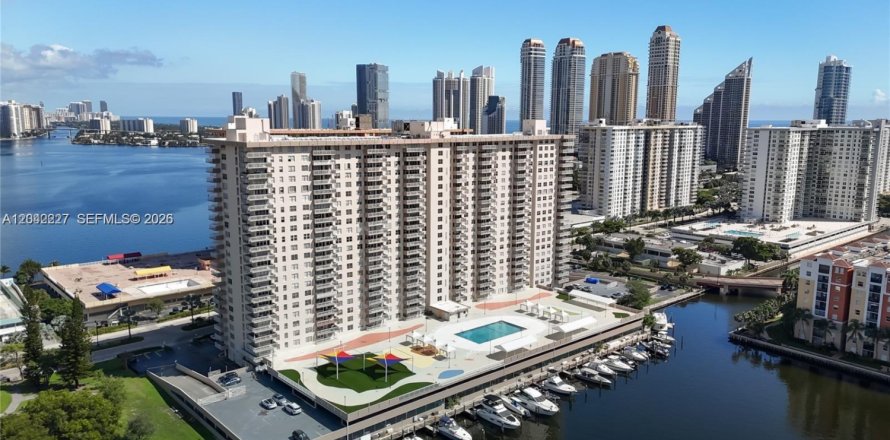 Condo in Sunny Isles Beach, Florida, 2 bedrooms № 2186156