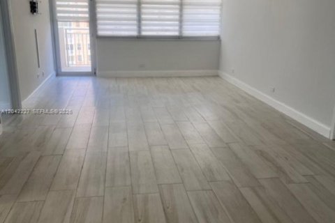 Condo in Sunny Isles Beach, Florida, 2 bedrooms № 2186156 - photo 19