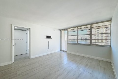 Condo in Sunny Isles Beach, Florida, 2 bedrooms № 2186156 - photo 22