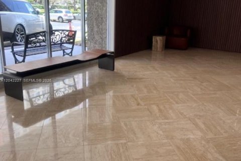 Condo in Sunny Isles Beach, Florida, 2 bedrooms № 2186156 - photo 9