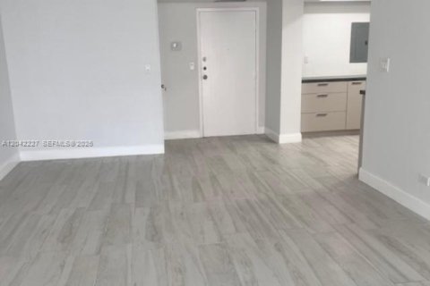 Condo in Sunny Isles Beach, Florida, 2 bedrooms № 2186156 - photo 20