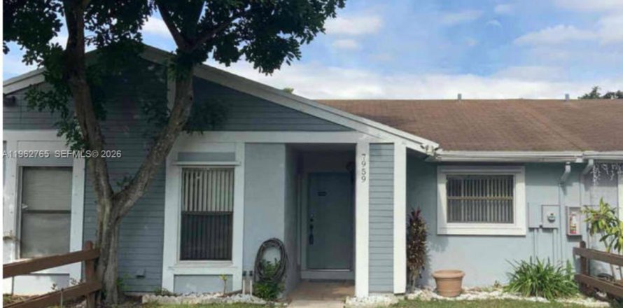 Townhouse in Sunrise, Florida 2 bedrooms, 88.63 sq.m. № 2023692