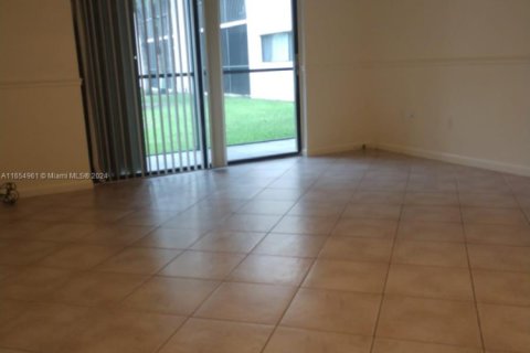 Condo in Miami, Florida, 2 bedrooms  № 1867830 - photo 7