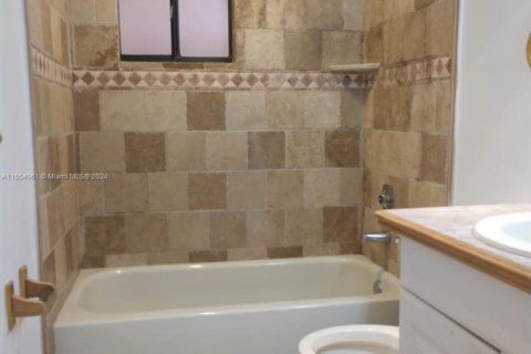Condo in Miami, Florida, 2 bedrooms  № 1867830 - photo 4