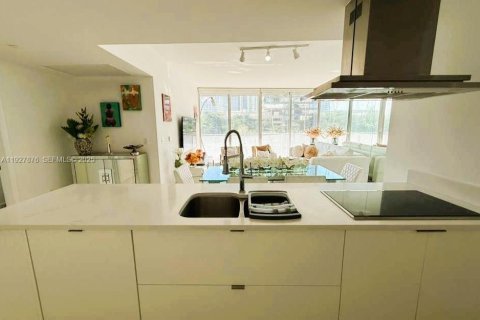 Снять в аренду кондоминиум в Майами, Флорида 2 спальни, 116.59м2, № 1988141 - фото 14