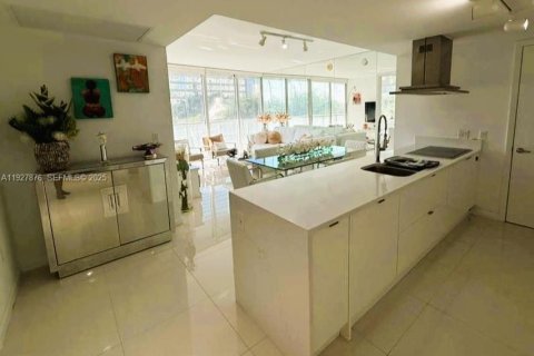 Снять в аренду кондоминиум в Майами, Флорида 2 спальни, 116.59м2, № 1988141 - фото 13