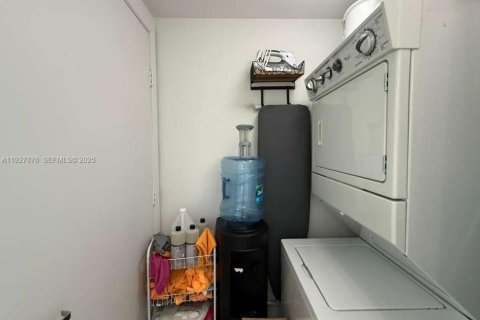 Снять в аренду кондоминиум в Майами, Флорида 2 спальни, 116.59м2, № 1988141 - фото 16