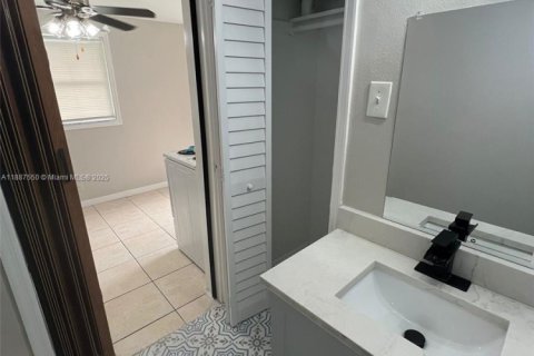 Villa ou maison à louer à Tampa, Floride: 24.15 m2 № 2169655 - photo 11