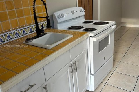 Villa ou maison à louer à Tampa, Floride: 24.15 m2 № 2169655 - photo 4