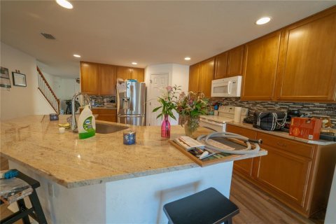 House in Dover, Florida 5 bedrooms, 322.56 sq.m. № 1813241 - photo 7