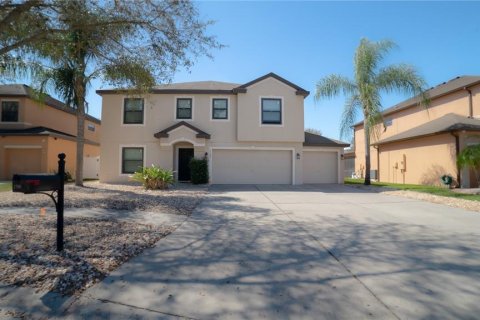 House in Dover, Florida 5 bedrooms, 322.56 sq.m. № 1813241 - photo 1
