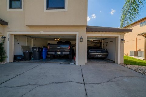 House in Dover, Florida 5 bedrooms, 322.56 sq.m. № 1813241 - photo 9