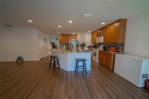 House in Dover, Florida 5 bedrooms, 322.56 sq.m. № 1813241 - photo 6