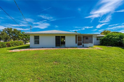 House in Port Charlotte, Florida 3 bedrooms, 151.24 sq.m. № 2393562 - photo 7