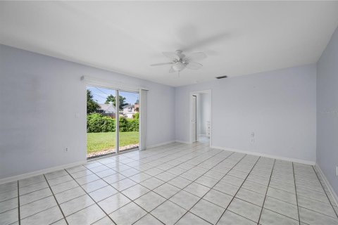 House in Port Charlotte, Florida 3 bedrooms, 151.24 sq.m. № 2393562 - photo 29