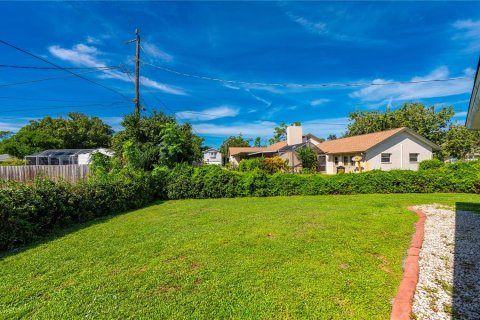 House in Port Charlotte, Florida 3 bedrooms, 151.24 sq.m. № 2393562 - photo 8