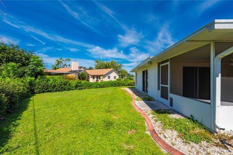 House in Port Charlotte, Florida 3 bedrooms, 151.24 sq.m. № 2393562 - photo 9