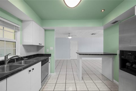 House in Port Charlotte, Florida 3 bedrooms, 151.24 sq.m. № 2393562 - photo 30
