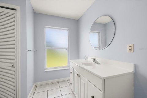 House in Port Charlotte, Florida 3 bedrooms, 151.24 sq.m. № 2393562 - photo 25