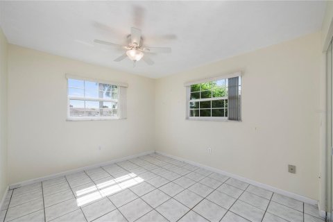 House in Port Charlotte, Florida 3 bedrooms, 151.24 sq.m. № 2393562 - photo 19