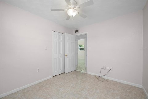 House in Port Charlotte, Florida 3 bedrooms, 151.24 sq.m. № 2393562 - photo 14