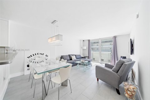 Купить кондоминиум в Майами-Бич, Флорида 1 спальня, 61.22м2, № 1986582 - фото 3