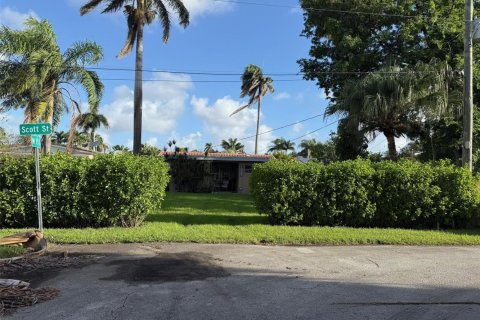 Villa ou maison à vendre à Hollywood, Floride: 2 chambres, 115.57 m2 № 2083135 - photo 2