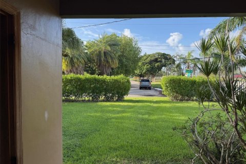 Villa ou maison à vendre à Hollywood, Floride: 2 chambres, 115.57 m2 № 2083135 - photo 4
