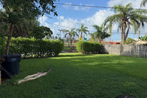 Villa ou maison à vendre à Hollywood, Floride: 2 chambres, 115.57 m2 № 2083135 - photo 5