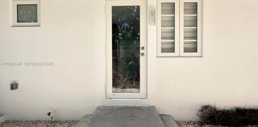 Дом в Майами, Флорида 2 спальни, 91.97м2 № 1986318