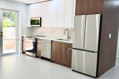 Снять в аренду виллу или дом в Майами, Флорида 2 спальни, 91.97м2, № 1986318 - фото 6