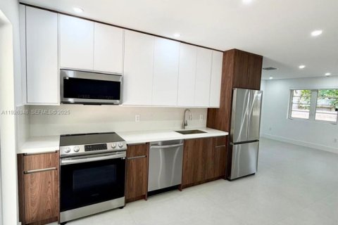 Снять в аренду виллу или дом в Майами, Флорида 2 спальни, 91.97м2, № 1986318 - фото 7