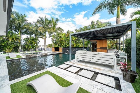 Casa en West Palm Beach, Florida 5 dormitorios, 302.86 m2 № 2087668