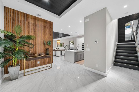 House in West Palm Beach, Florida 5 bedrooms, 302.86 sq.m. № 2087668 - photo 5