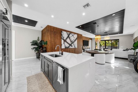 House in West Palm Beach, Florida 5 bedrooms, 302.86 sq.m. № 2087668 - photo 6