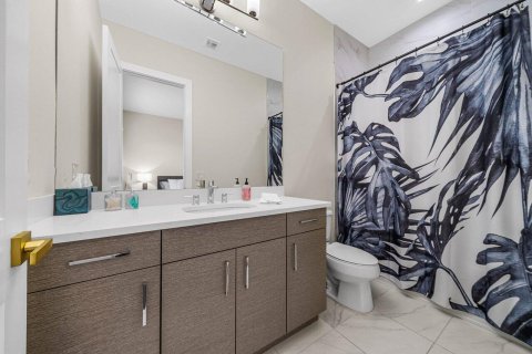 House in West Palm Beach, Florida 5 bedrooms, 302.86 sq.m. № 2087668 - photo 27